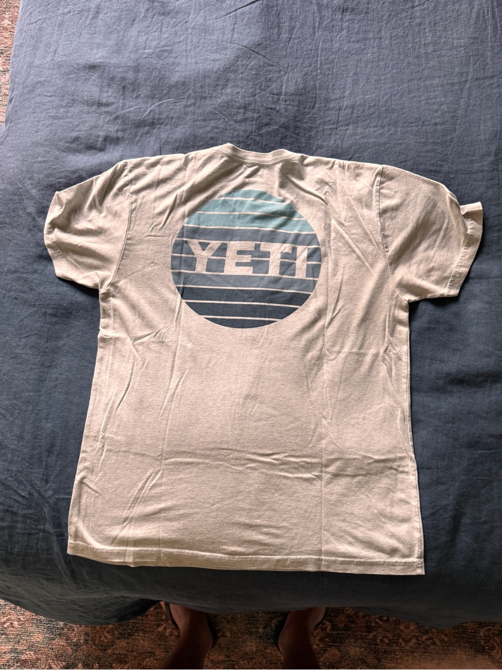 YETI Men's Cream Logo Short-Sleeve T-Shirt (L) - Picture 2 of 2